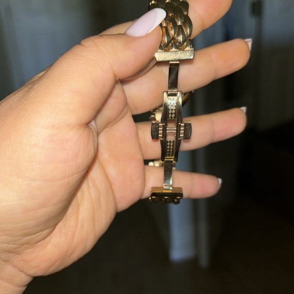 Versace V-Flare Quartz Silver Dial Ladies Watch - Picture 5 of 10